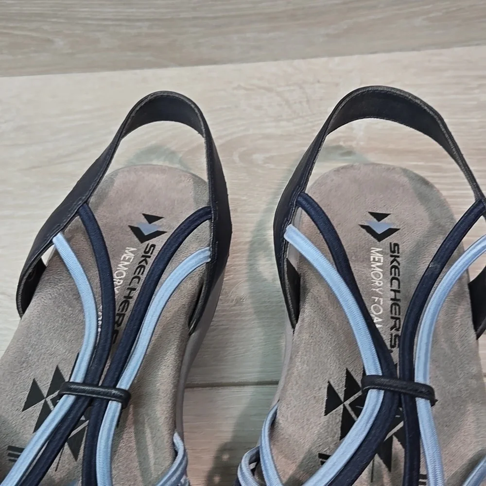 Skechers Womens Reggae Memory Foam Sandals Strappy shoes sz 9